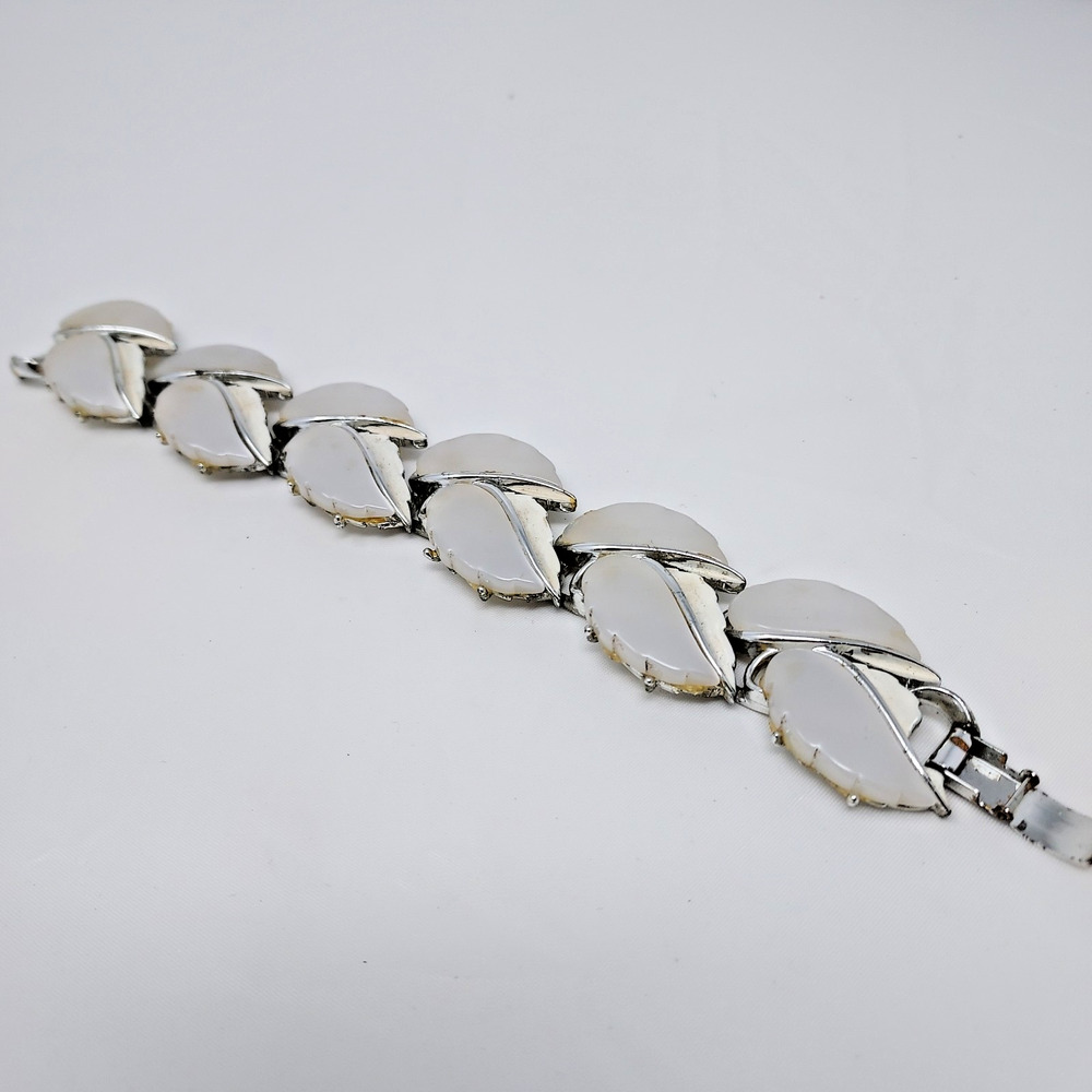 Vintage Lisner Thermoset Enamel Bracelet Off White Leaves 7.5" Signed MCM